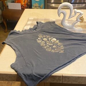 ❤️Free People Movement Gray T-Shirt with  Leaf Design❤️